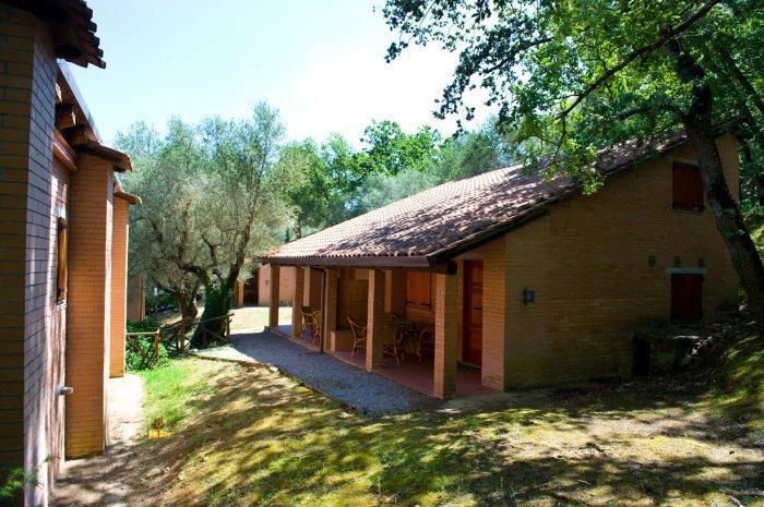 Cerquestra Camping Village Monte del Lago ภายนอก รูปภาพ
