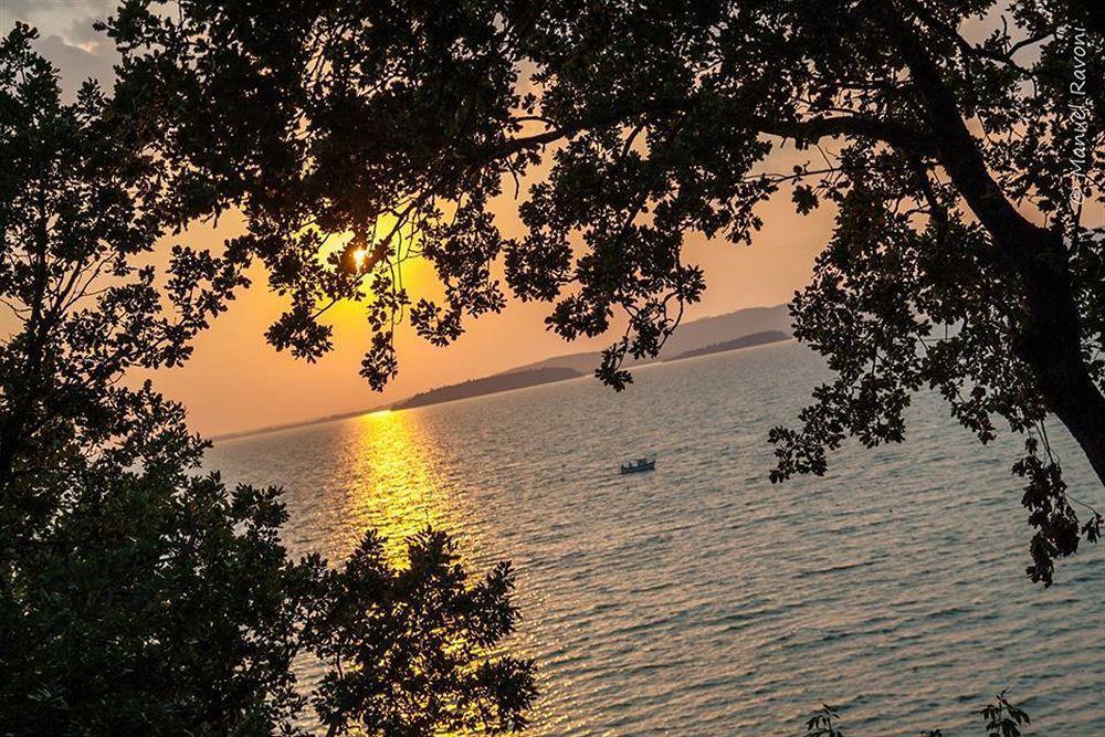 Cerquestra Camping Village Monte del Lago ภายนอก รูปภาพ