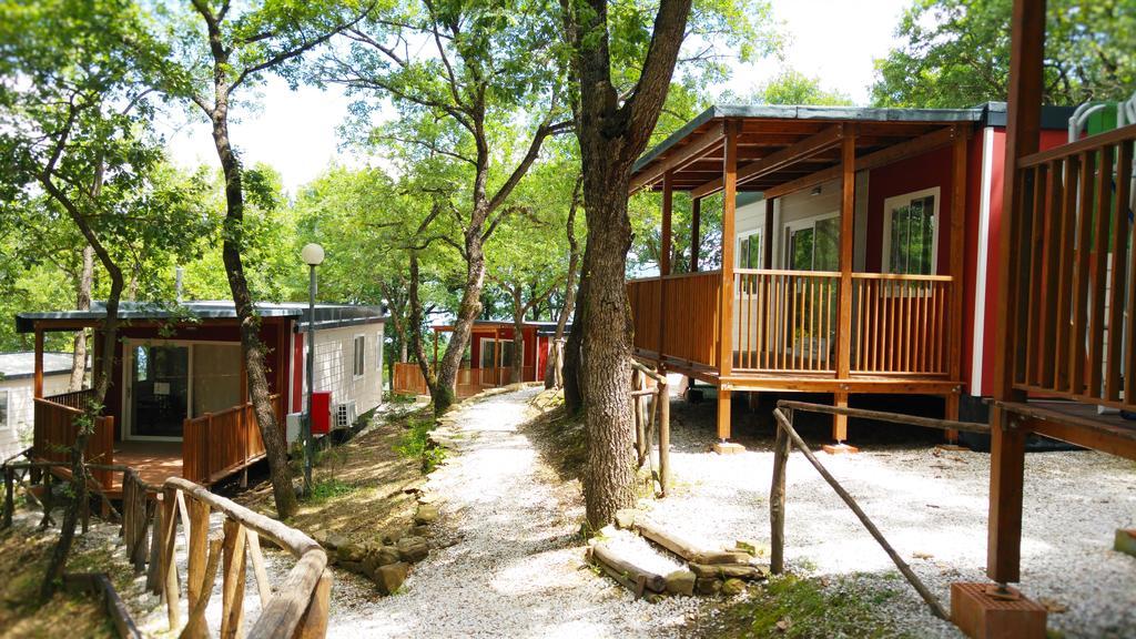 Cerquestra Camping Village Monte del Lago ภายนอก รูปภาพ