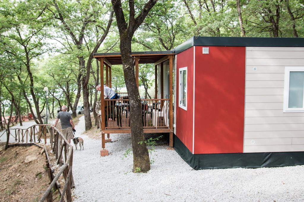 Cerquestra Camping Village Monte del Lago ภายนอก รูปภาพ