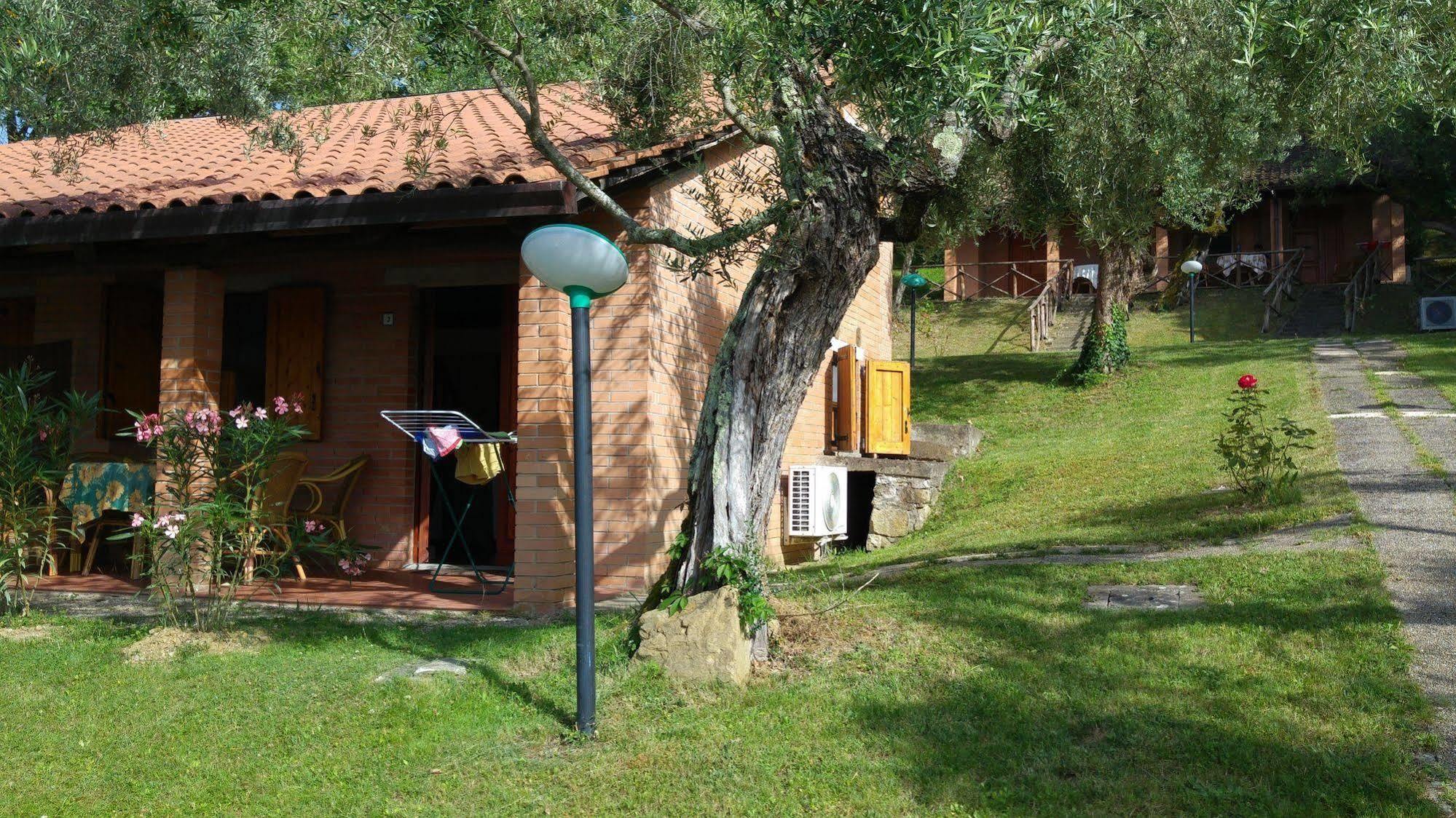 Cerquestra Camping Village Monte del Lago ภายนอก รูปภาพ