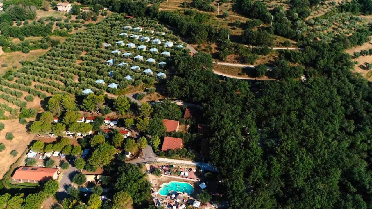 Cerquestra Camping Village Monte del Lago ภายนอก รูปภาพ